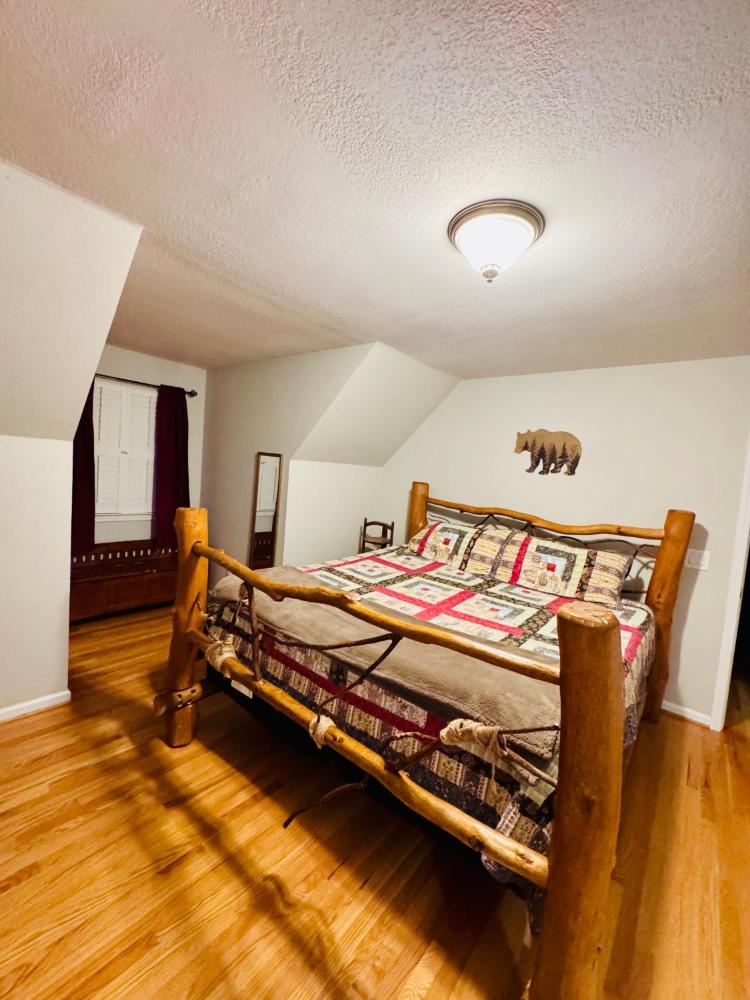 Eagle Mountain River Retreat